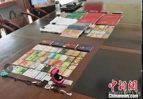 资料图:2020年7月,安徽合肥警方抓获两个跨境赌博团伙,缴获部分赃物。
资料图:2020年7月,安徽合肥警方抓获两个跨境赌博团伙,缴获部分赃物。