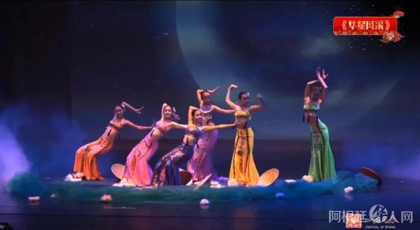 休斯敦华星艺术团演出《花语随想》。 休斯敦华星艺术团演出《花语随想》。