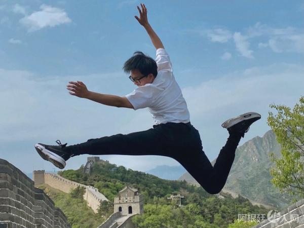 Nicola Jiang 在长城 Nicola Jiang 在长城