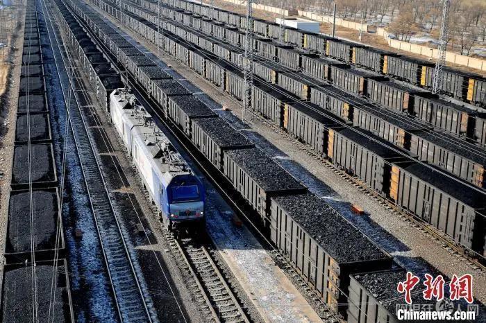 资料图:煤炭铁路运输。吕宇飞 摄 资料图:煤炭铁路运输。吕宇飞 摄