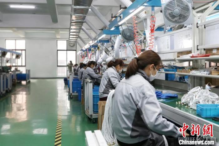 企业生产车间 王丹凤 摄