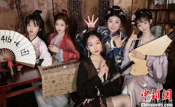 “416女团”写真。受访者提供