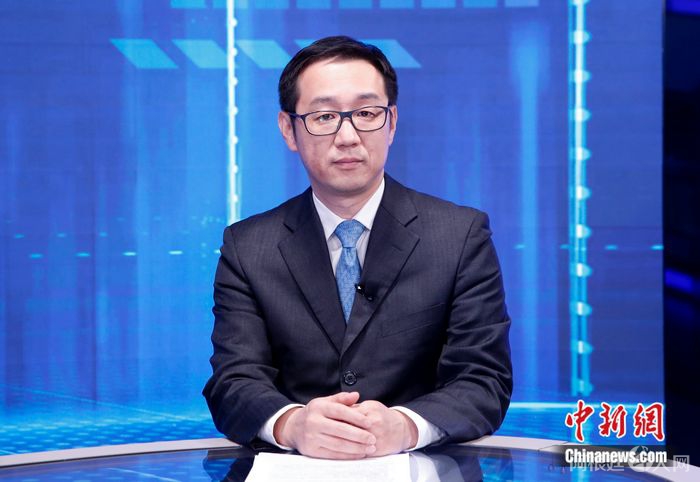 中金研究院董事总经理赵扬在《中新财经·中国经济“新”观察》栏目现场。 中新社记者 李骏 摄