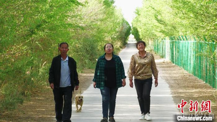 图为卢学双一家。 赵勇强 摄 图为卢学双一家。 赵勇强 摄