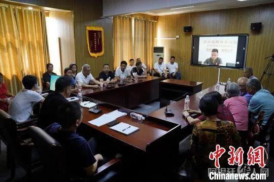 “共享法庭”正在调解。　青田县人民法院 提供