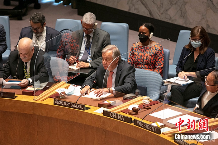 图为联合国秘书长古特雷斯在会上作通报。 中新社记者 王帆 摄 图为联合国秘书长古特雷斯在会上作通报。 中新社记者 王帆 摄