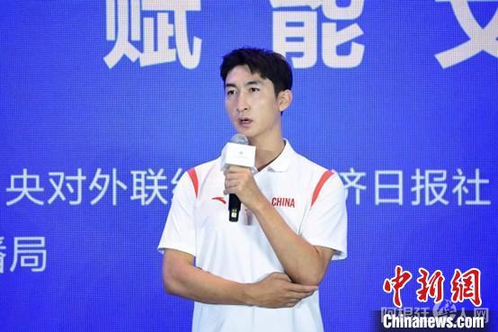 奥运冠军武大靖参加2022年中国网络文明大会网络内容建设论坛 田雨昊 摄 奥运冠军武大靖参加2022年中国网络文明大会网络内容建设论坛 田雨昊 摄