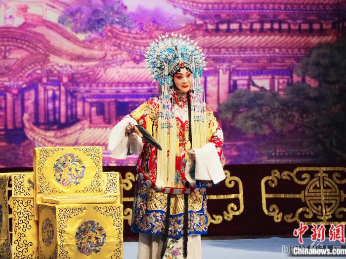 京剧名家王艳表演《贵妃醉酒》。受访者提供 京剧名家王艳表演《贵妃醉酒》。受访者提供