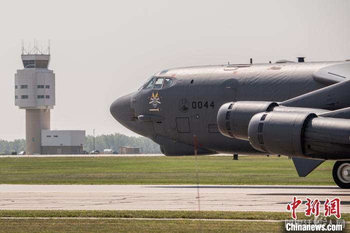 资料图:美国B-52战略轰炸机,该机可携带核弹头。美军欧洲司令部供图 资料图:美国B-52战略轰炸机,该机可携带核弹头。美军欧洲司令部供图