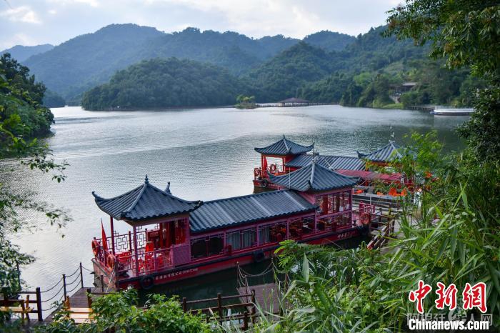 海南省保亭黎族苗族自治县神玉岛文化旅游区依山傍水,风景秀丽。 骆云飞 摄 海南省保亭黎族苗族自治县神玉岛文化旅游区依山傍水,风景秀丽。 骆云飞 摄