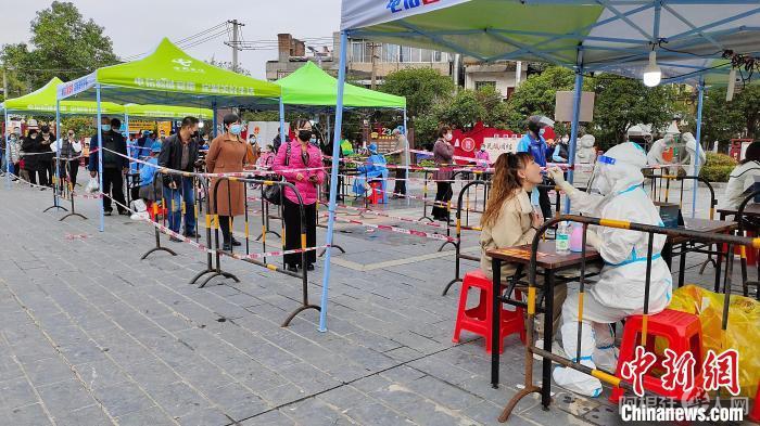 资料图:核酸采样点。 杨宗盛 摄 资料图:核酸采样点。 杨宗盛 摄