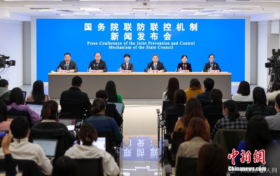 11月29日,中国国家卫生健康委员会新闻发言人、宣传司副司长米锋在北京指出,当前,各地正在抓实抓细做好疫情防控。封控管理要快封快解、应解尽解,减少因疫情给民众带来的不便。当日,中国国务院联防联控机制举办新闻发布会。 中新社记者 贾天勇 摄 11月29日,中国国家卫生健康委员会新闻发言人、宣传司副司长米锋在北京指出,当前,各地正在抓实抓细做好疫情防控。封控管理要快封快解、应解尽解,减少因疫情给民众带来的不便。当日,中国国务院联防联控机制举办新闻发布会。 中新社记者 贾天勇 摄