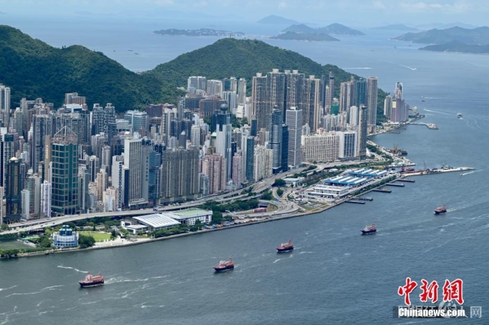 香港维多利亚港。 中新社记者 李志华 摄 香港维多利亚港。 中新社记者 李志华 摄