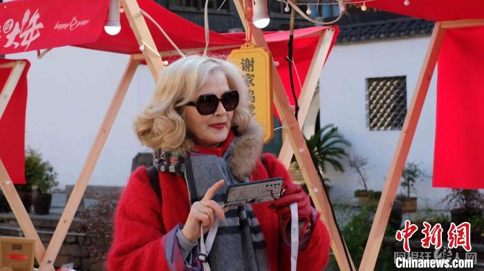 瓦莲蒂娜沉浸式体验中国年 徐艳超 摄 瓦莲蒂娜沉浸式体验中国年 徐艳超 摄