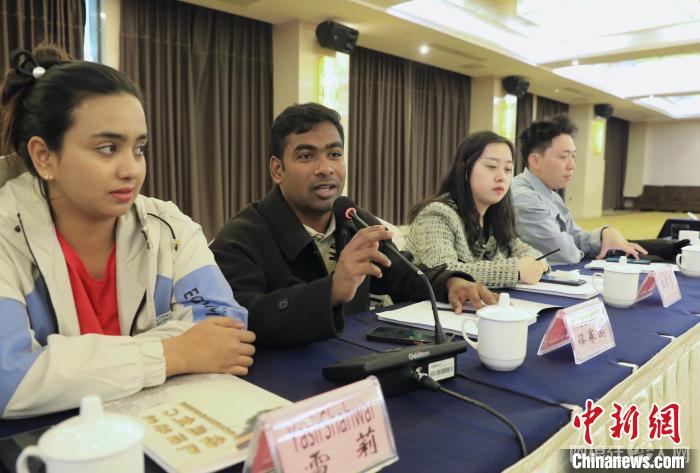 来自孟加拉国的国际自媒体人ISLAM MD HOSSIAN发言。 王磊 摄 来自孟加拉国的国际自媒体人ISLAM MD HOSSIAN发言。 王磊 摄