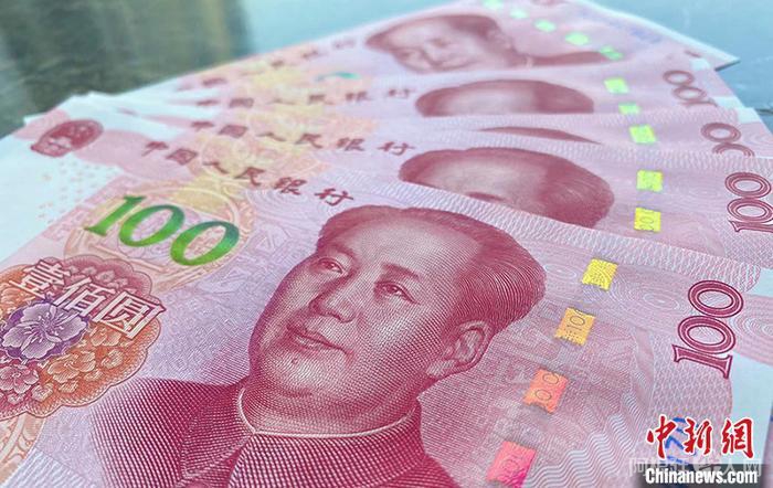 资料图：人民币。刘阳禾 摄