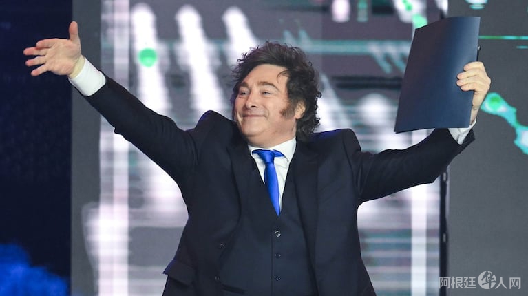 Javier Milei celebró la decisión judicial que volvió a poner en vigencia la reforma laboral. (Foto: AP).