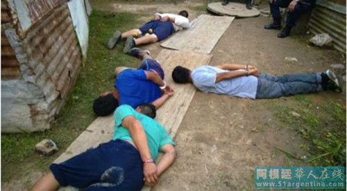 阿根廷一华人超市遇团伙抢劫五劫匪逃跑时被逮