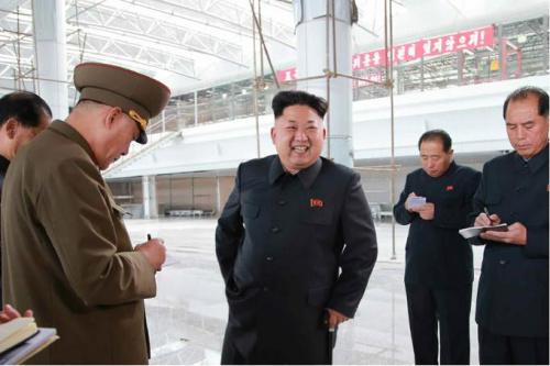 金正恩视察平壤机场工地批未突出“民族性”(图)