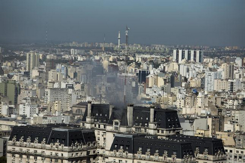阿根廷国防部大楼起火