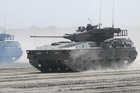 资料图：此次遭自卫队机关枪误射的装甲战斗车。