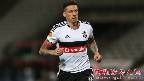 Jose-Sosa-Besiktas-Turquia-AFP_CLAIMA20150413_0193_27.jpg