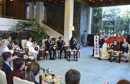 彭妈妈会见澳洲小客人 回答&ldquo;习大大忙不忙&rdquo;