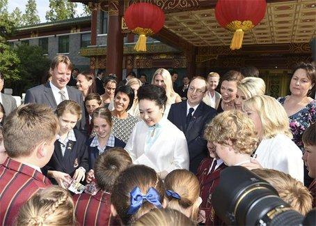 彭妈妈会见澳洲小客人 回答&ldquo;习大大忙不忙&rdquo;