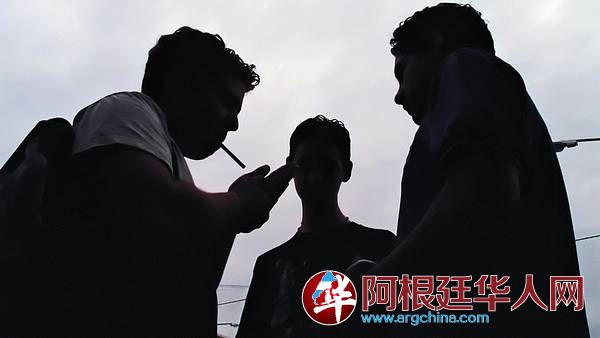 Menores-tentacion-cigarrillo-aparece-adolescencia_CLAIMA2014