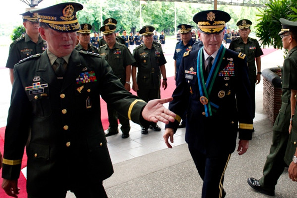 美军高官访菲谈应对中国 想保护航行自由