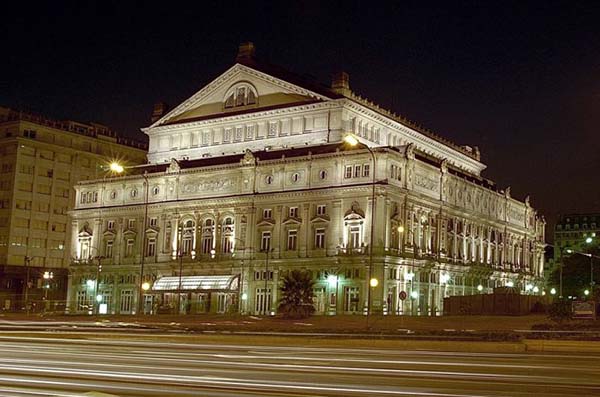 ce05-foto-exterior-nocturna-teatro-colon-copia.jpg