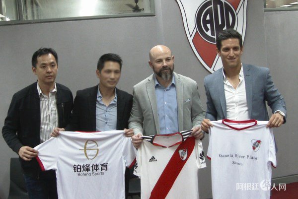 1543506237448976.jpg bb.jpg