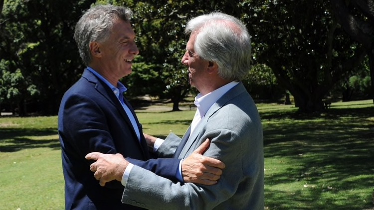 1411420192.jpg Mauricio-Macri-y-Tabare-Vazquez-en-Uruguay.jpg