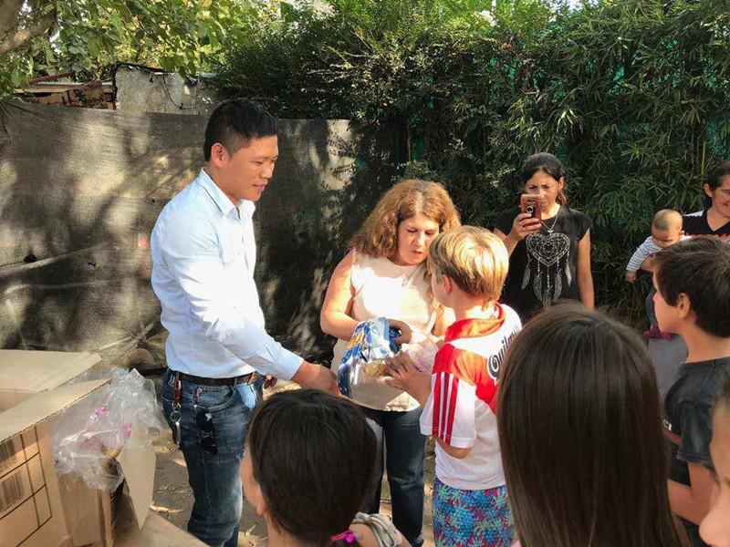 2427414346.jpg 2.jpg