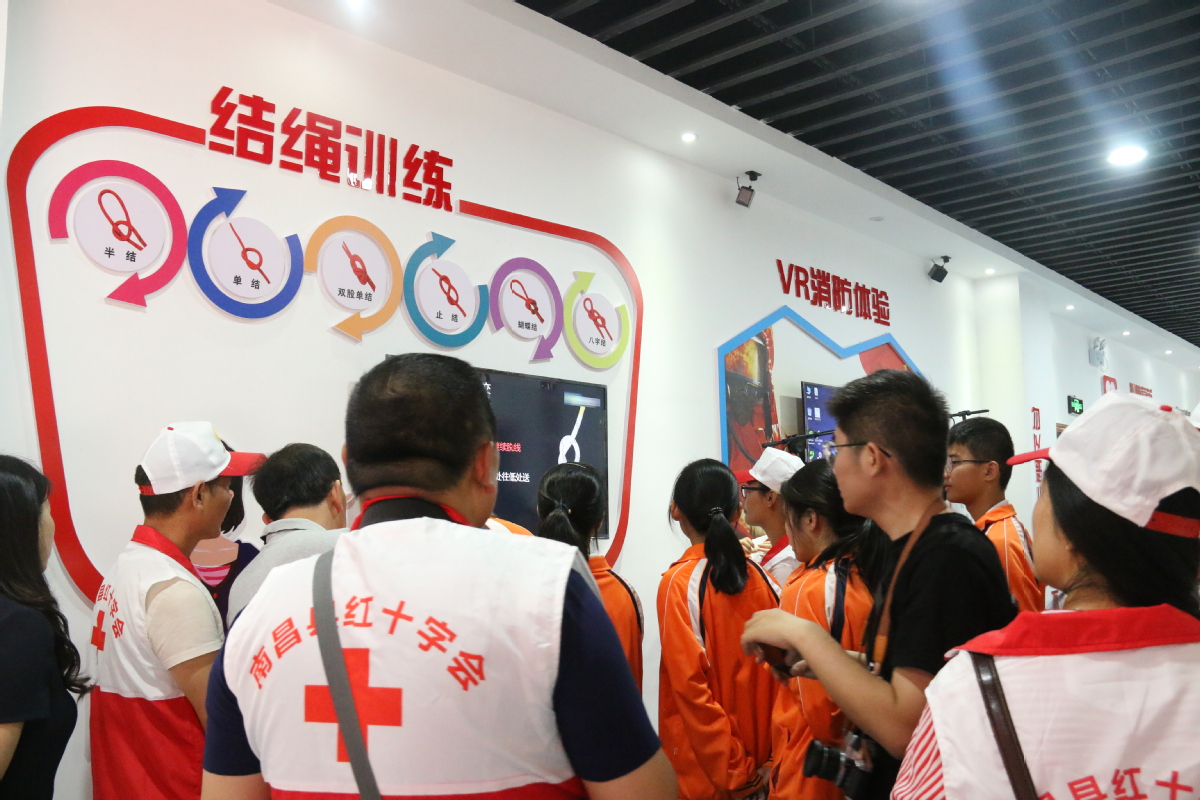 2524991837.jpg 5ce74835a310e7f83ef36f7e.jpg