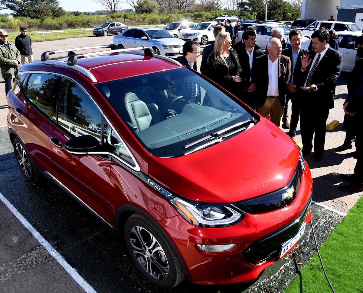 2551850533.jpg BOLT1.jpg