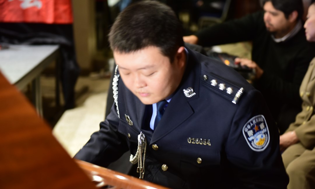 2137799298.jpg 220.jpg