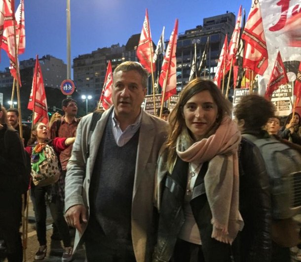 2446507773.jpg 0036748298.jpg