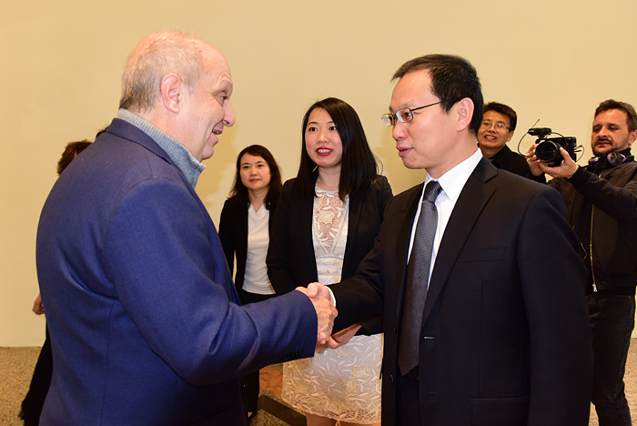 2812403551.jpg 2.JPG