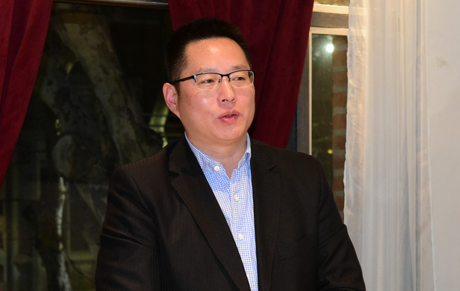 2384761544.jpg 3.JPG