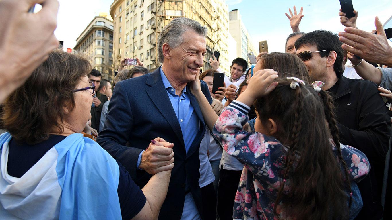 5dabacb056835_Macri-9-Julio-NA.jpg