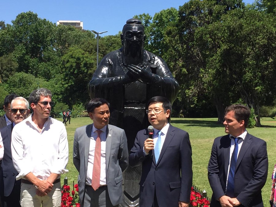 2826013280.jpg 2.jpg