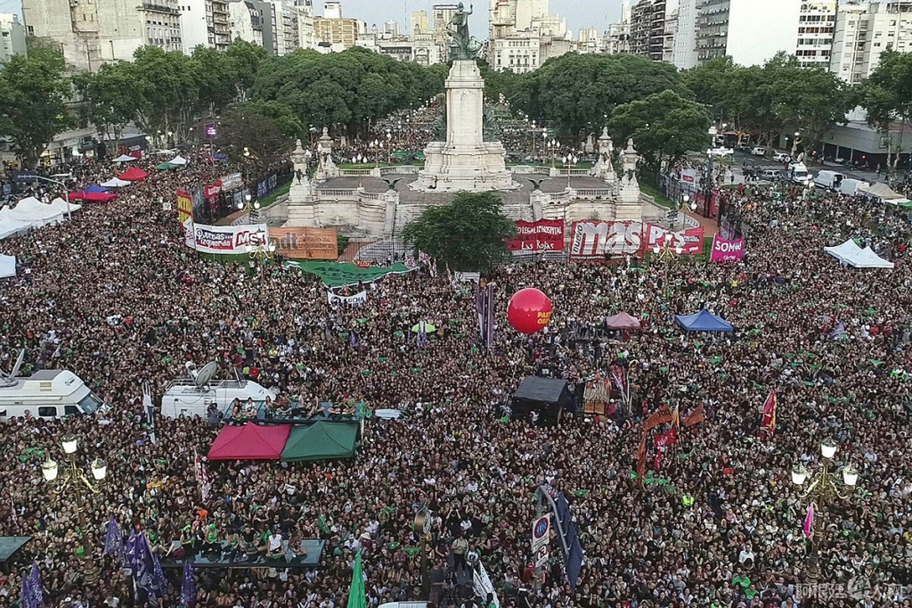 masivo-pañuelazo-verde-en-todo-el-país-a-favor-del-aborto-legal-seguro-y-gratuito masivo-pañuelazo-verde-en-todo-el-país-a-favor-del-aborto-legal-seguro-y-gratuito