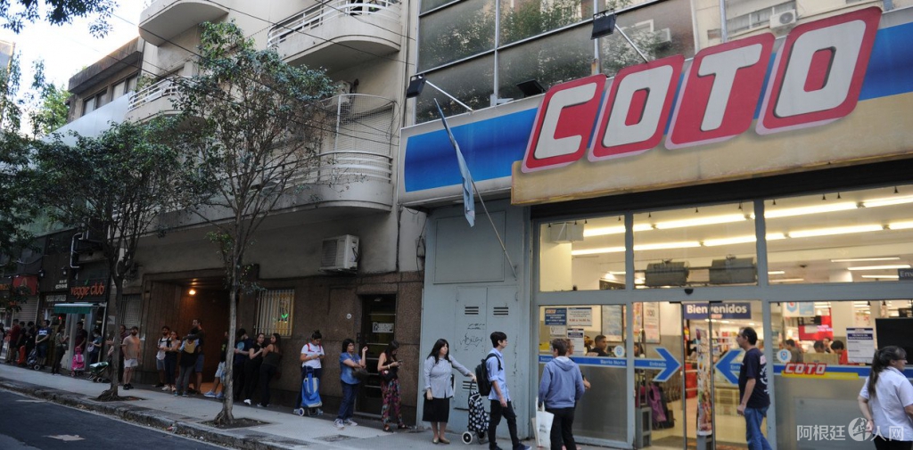 largas-colas-en-la-calle___4tqgLU6lE_1256x620__1