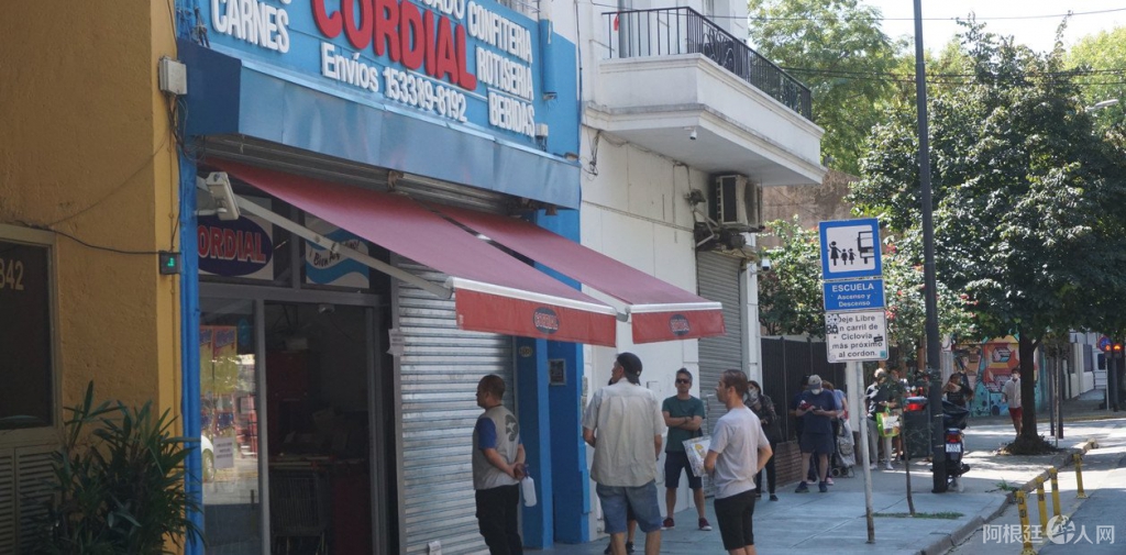 la-fila-en-un-supermercado___bAUc3y47L_1256x620__1