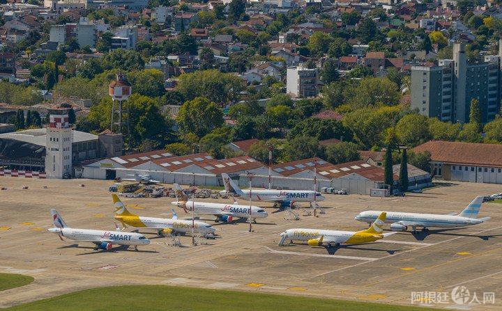 aviones-de-flybondi-y-jetsmart___K_XQGzenL_720x0__1 aviones-de-flybondi-y-jetsmart___K_XQGzenL_720x0__1
