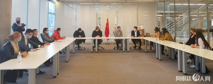 阿根廷侨界抗疫委员会向布市政府捐赠防疫物资