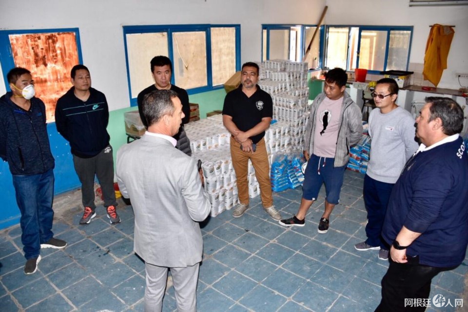 华人超市业主向Trelew市政府捐赠物资获称赞