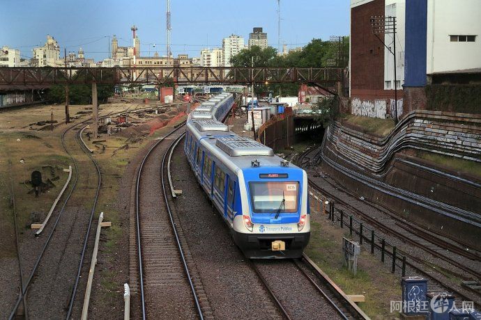 tren-sarmiento2jpg tren-sarmiento2jpg