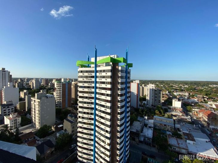 lo-seguia-la-policia-y-se-suicido-arrojandose-un-decimo-pisojpeg